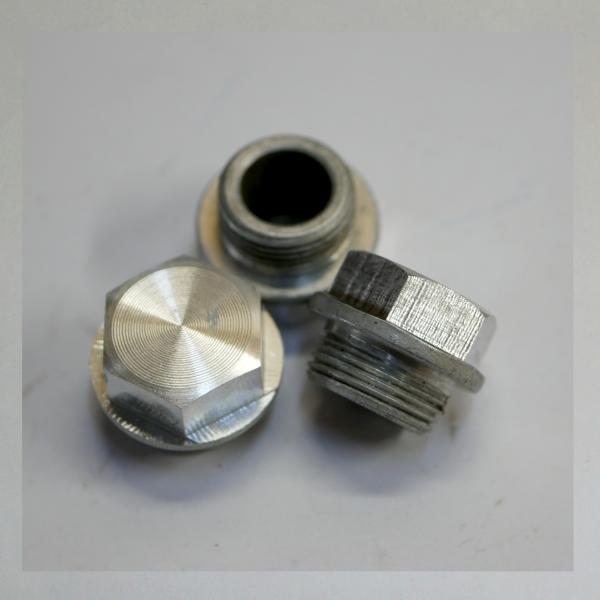 (50-240) Zentral-Verschlussschraube für Bing Motorradvergaser mit angegossener Schwimmerkammer kurz---gebraucht---
