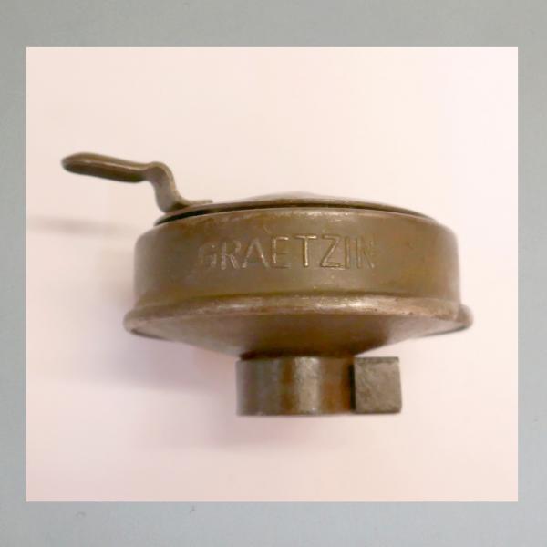 Luftfilter von Graetzin mit Luftklappe, Anschluss: 20mm, Durchmesser 65mm, vermutlich RT125-1 WH, original mit viel Patina