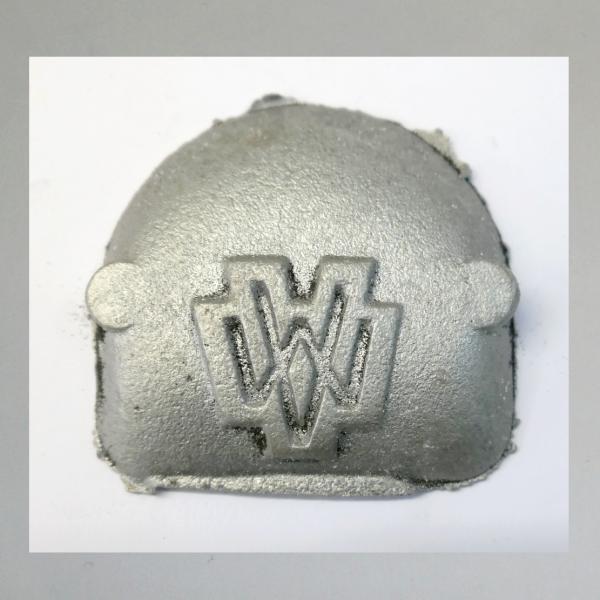 Ventildeckel mit VW-Emblem, Nachguss aus Alu für Victoria KR35SN, SS, WH