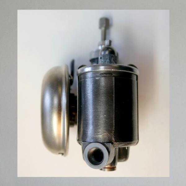 Fichtel+Sachs Vergaser 98 Modelle 1932-49, 2,25 PS---40mm Bolzenabstand---Luftfilterkappe mit Originallack---